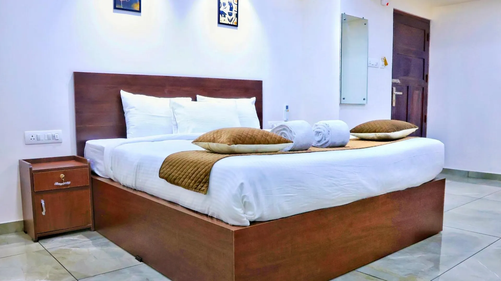 Reach Inn Kochi Hotel