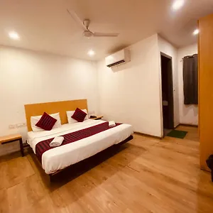 White Saffron Pitampura Near Kohat Enclave Metro Station 3* Delhi (National Capital Territory of India)