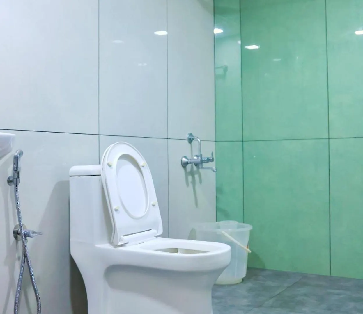 Reach Inn Kochi Hotel