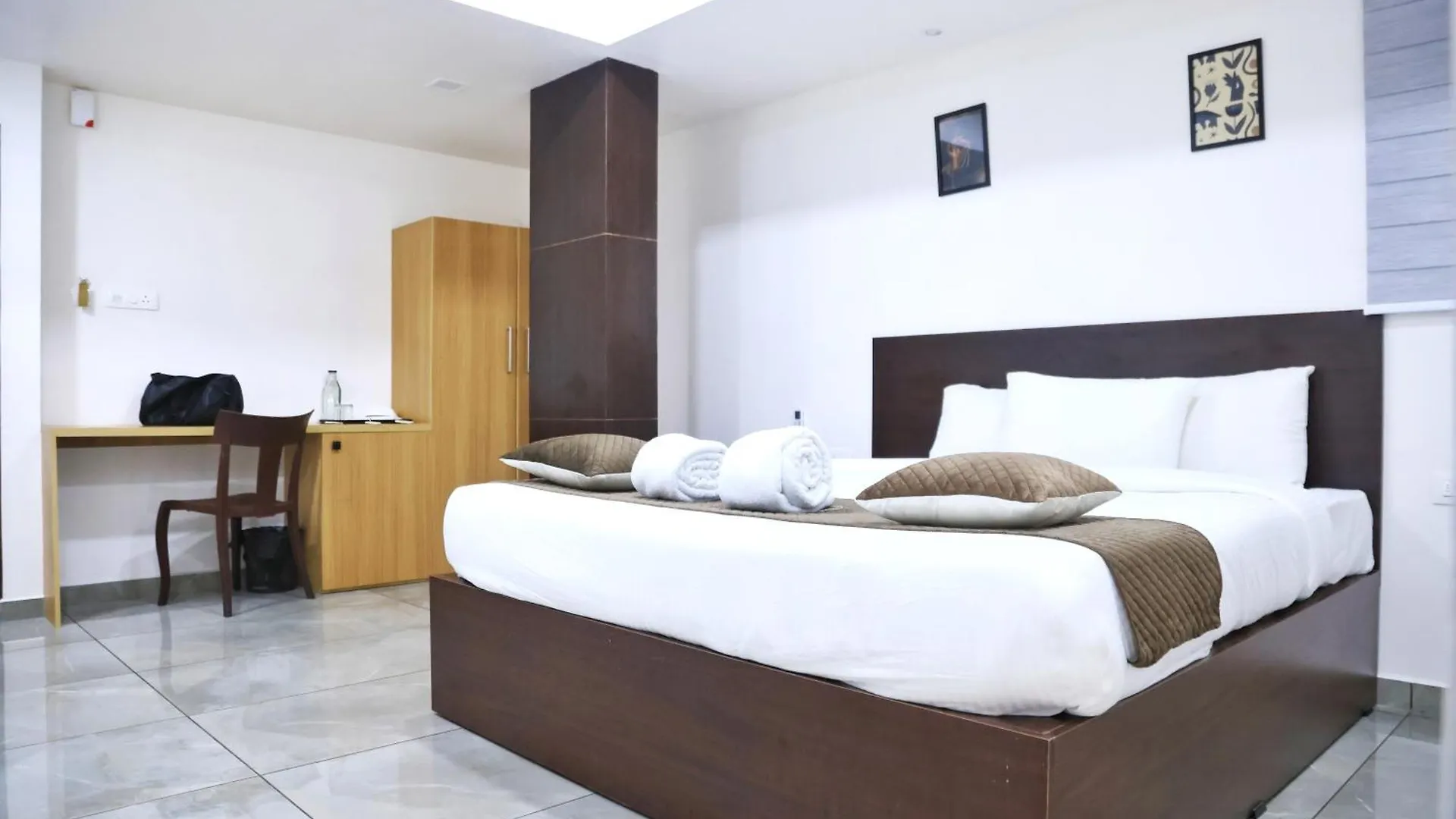 ** Hotel Reach Inn Kochi India