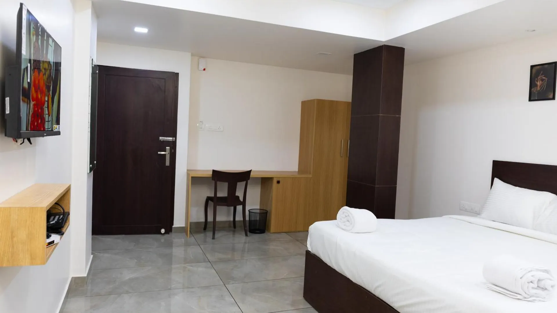 Reach Inn Kochi Hotel