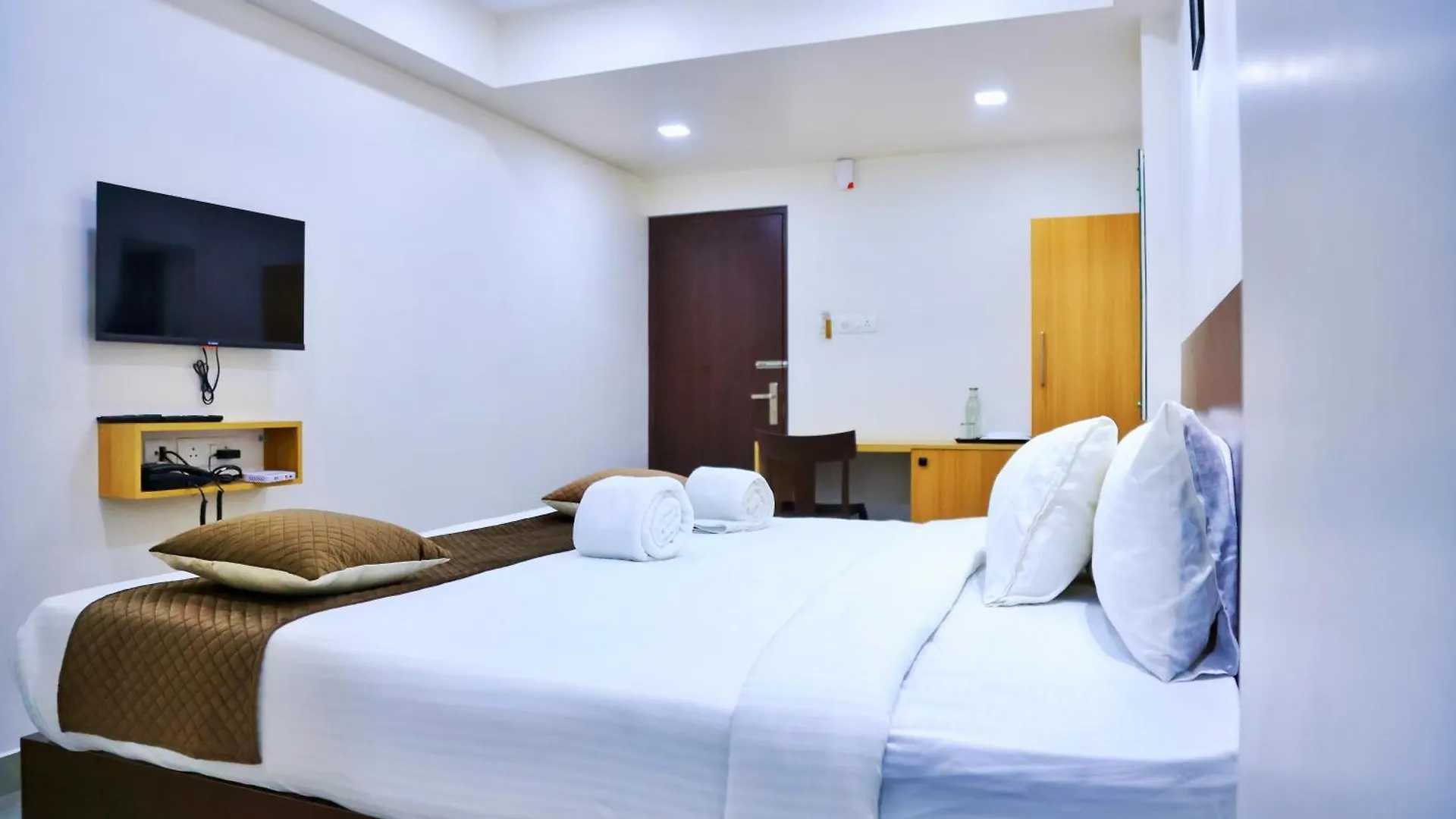 Reach Inn Kochi Hotel